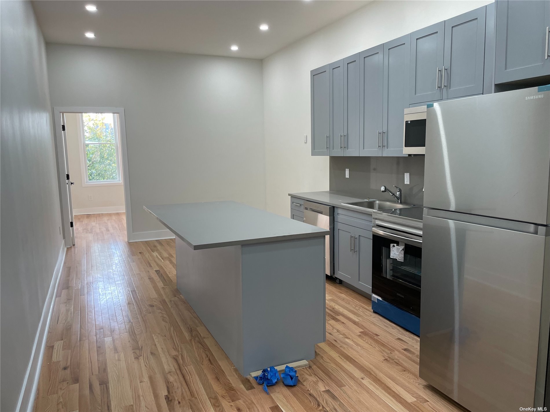 #1 photo, 387 Onderdonk Avenue, 皇后区 瑞吉屋 Ridgewood , NY 11385