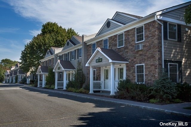 #1 photo, 184 Hallock Road, 东长岛 Lake Grove , NY 11755