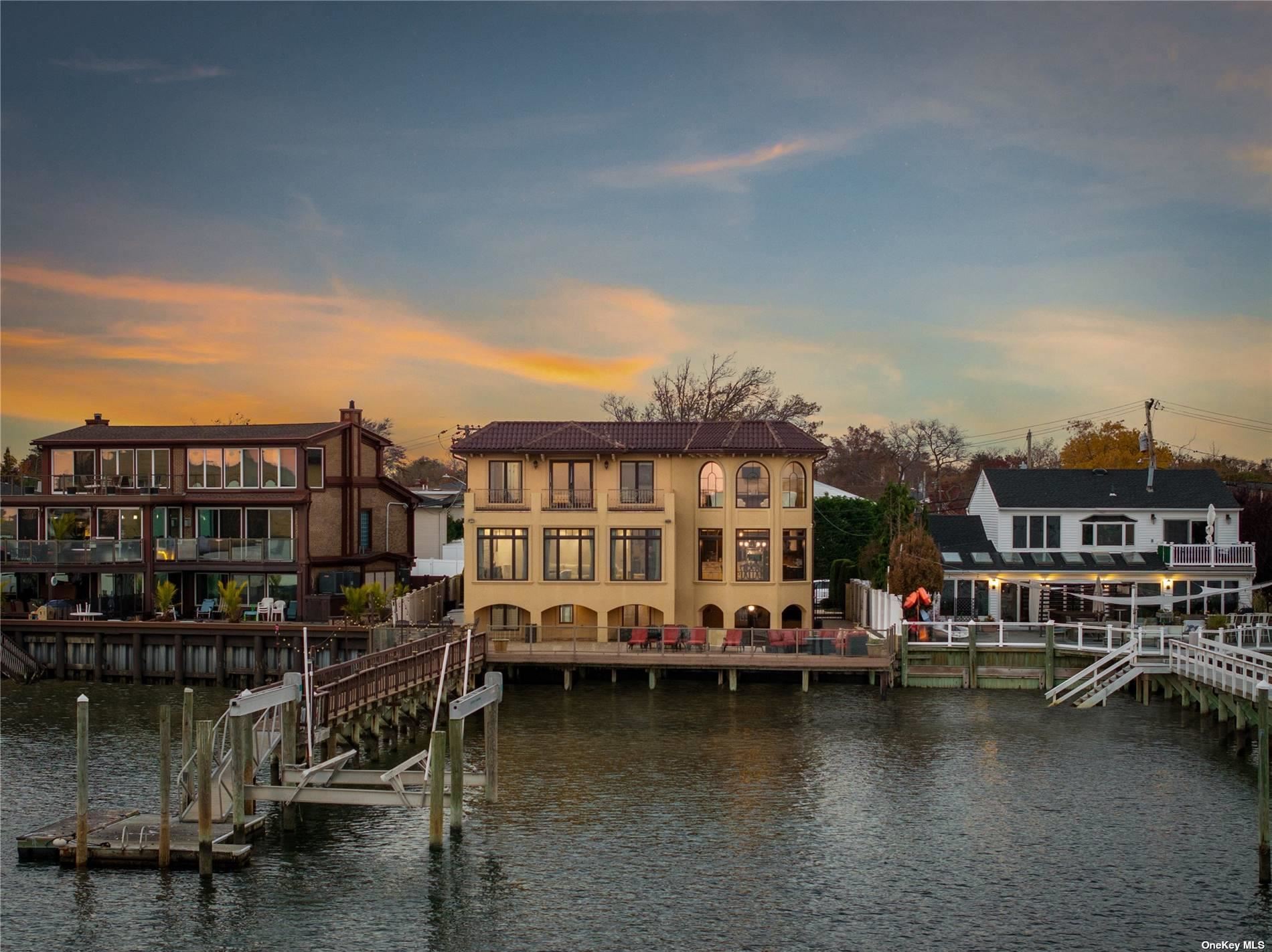 #1 photo, 3223 Shore Drive, 长岛 Merrick , NY 11566