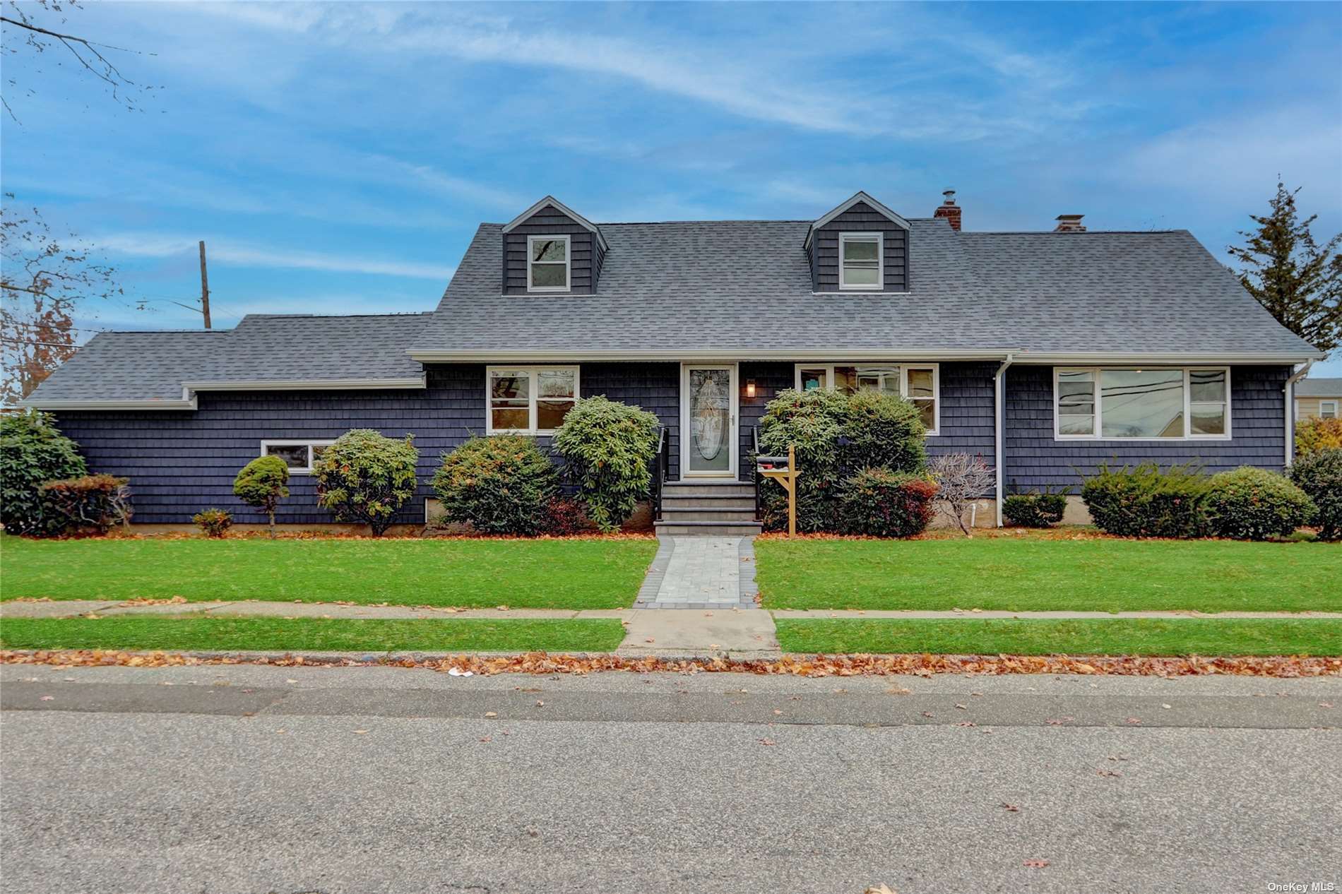 #1 photo, 128 Liberty Avenue, 东长岛 Lindenhurst , NY 11757