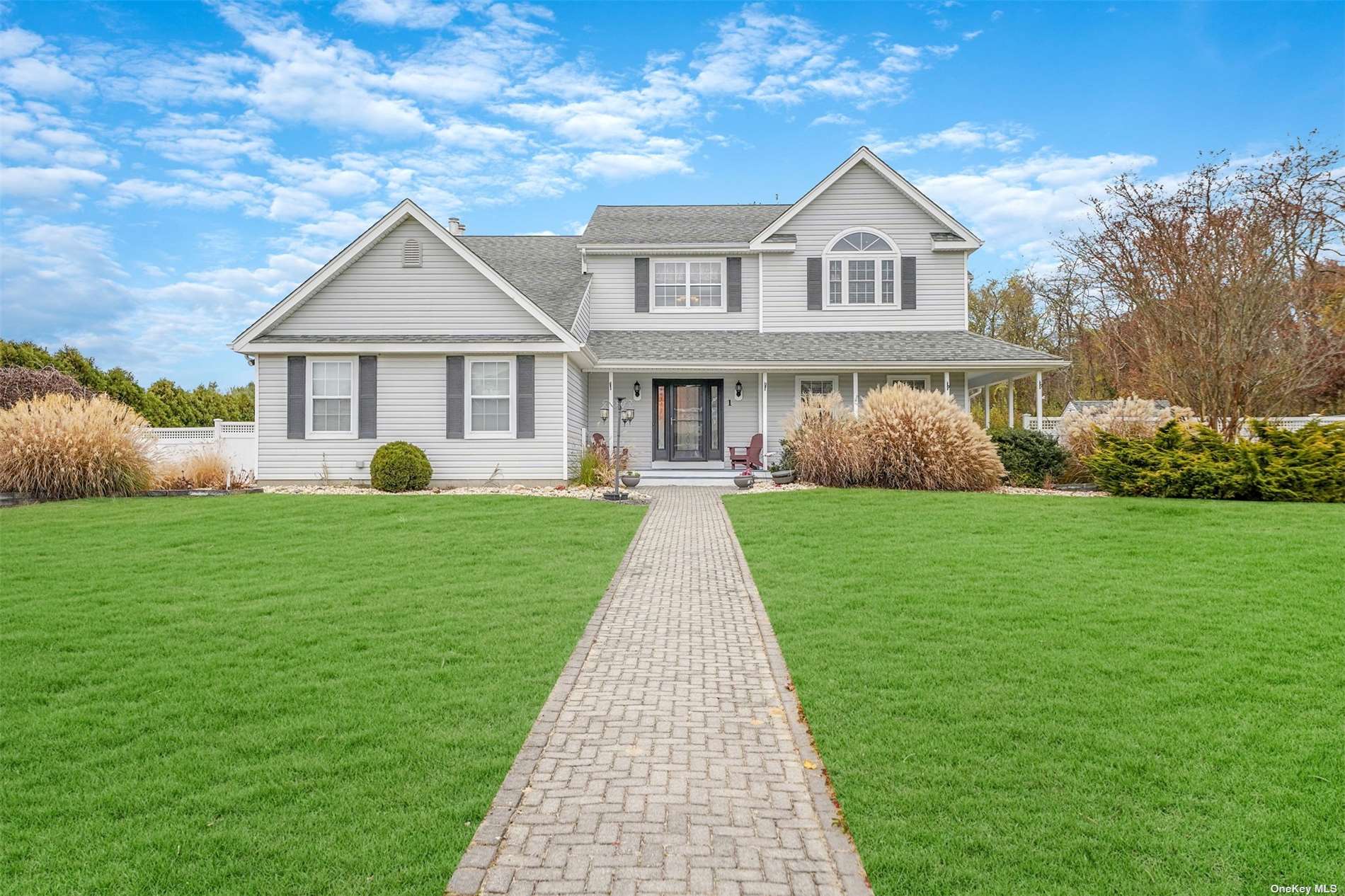 #1 photo, 1 Bridget Drive, 롱 아일랜드 Manorville , NY 11949