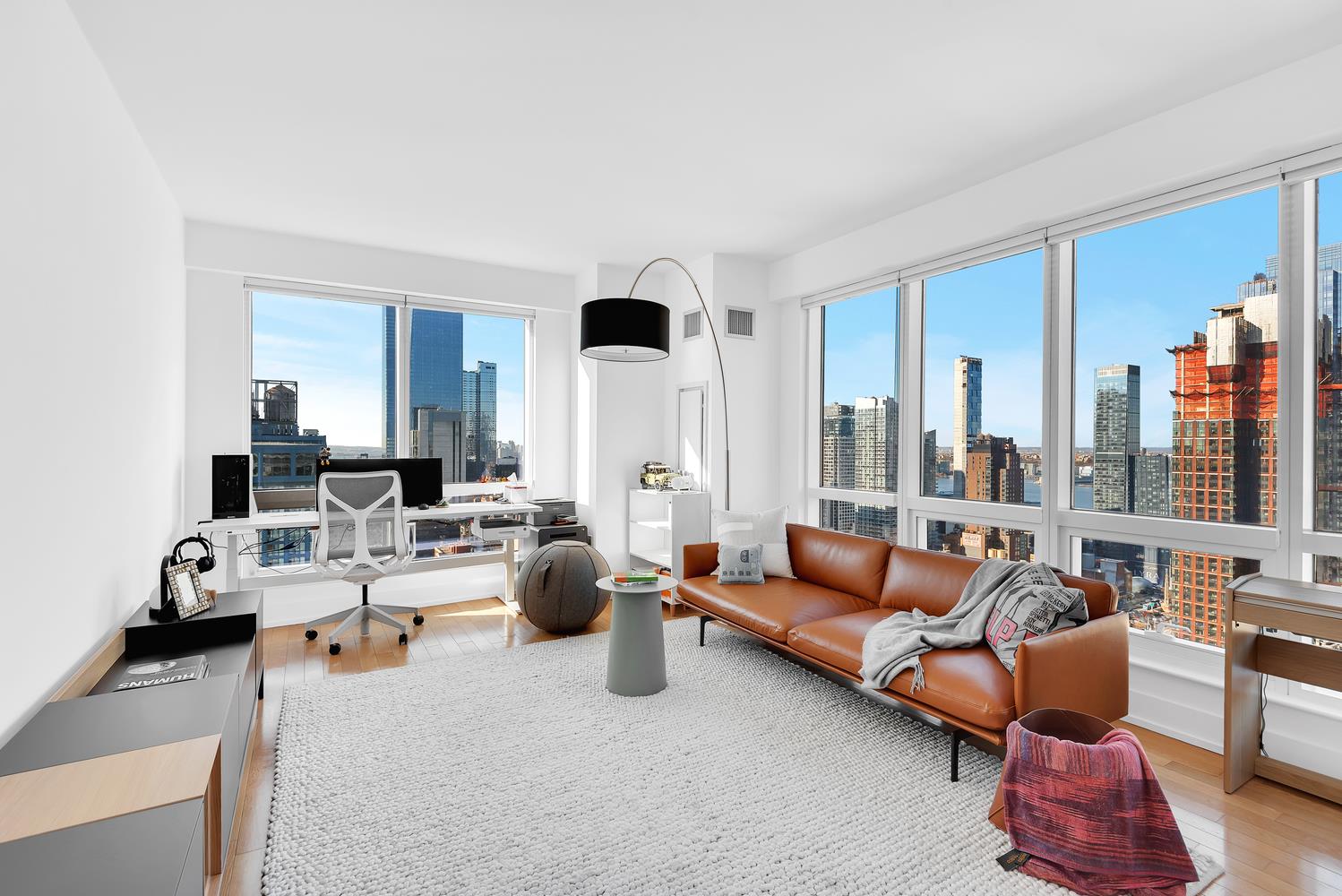 #1 photo, 350 W 42ND Street, 曼哈顿 中城西区 Hells Kitchen , NY 10036