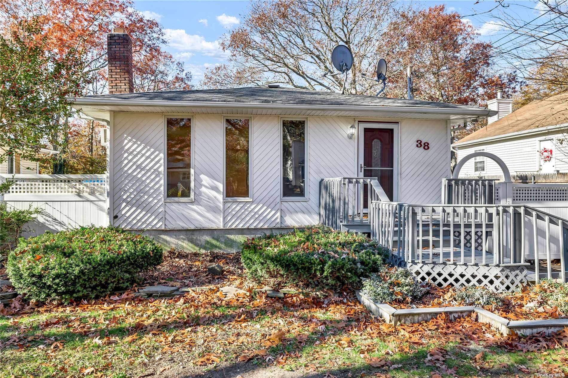 #1 photo, 38 Gores Drive, 东长岛 Mastic , NY 11950