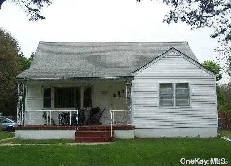 #1 photo, 19 Fulton Street, 东长岛 Brentwood , NY 11717