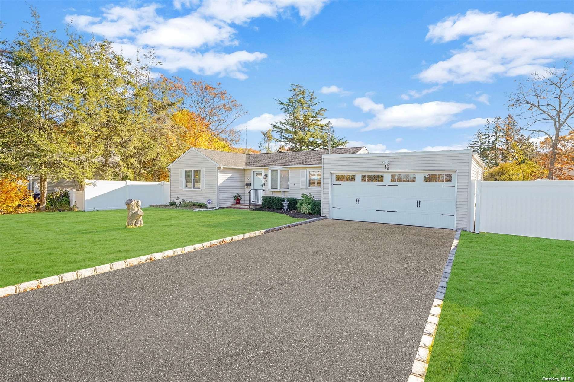 #1 photo, 70 Woodlawn Avenue, 东长岛 圣占士 Saint James , NY 11780