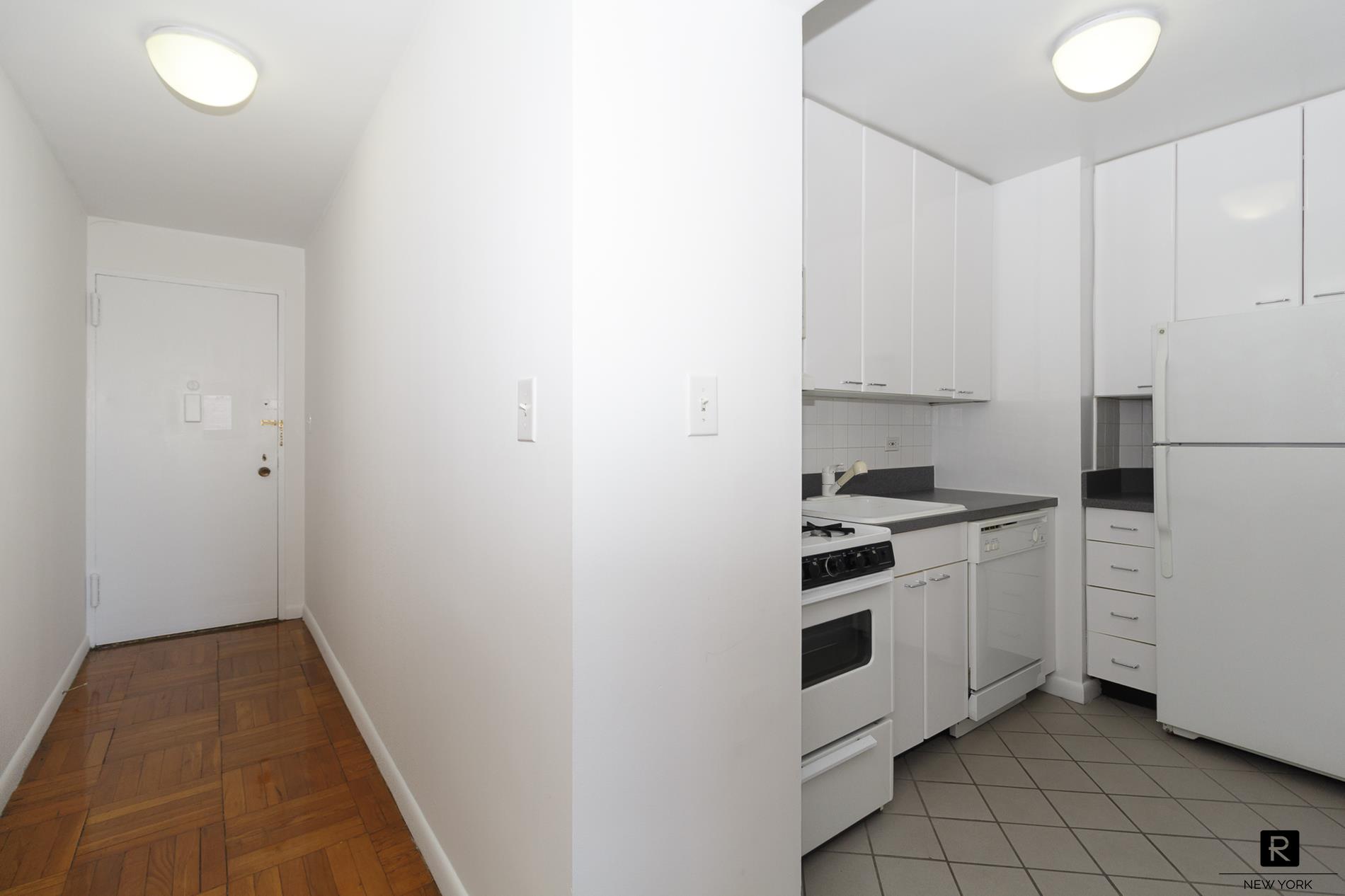 #1 photo, 150 E 18th Street, Gramercy Park , NY 10003