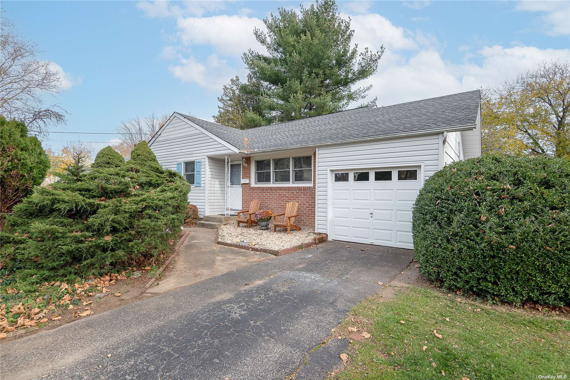 #1 photo, 10 Carlson Lane, East Northport , NY 11731