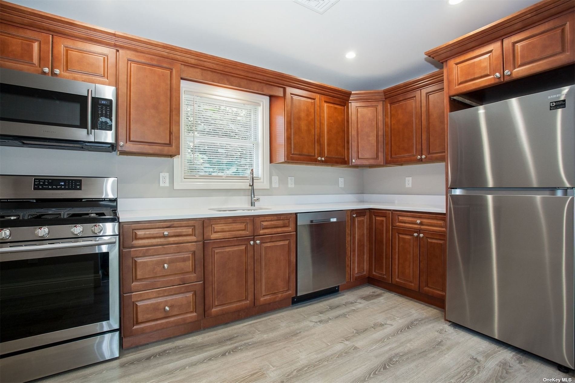 #1 photo, 602 Main Street, 东长岛 Port Jefferson , NY 11777