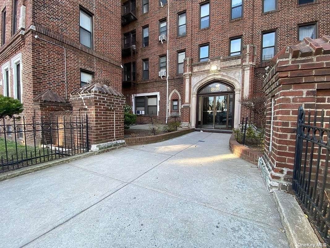 #1 photo, 36-20 168th Street, 法拉盛 Flushing , NY 11358