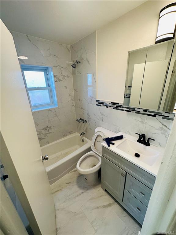 #1 photo, 2707 Seymour Avenue, 布朗士 Bronx , NY 1970