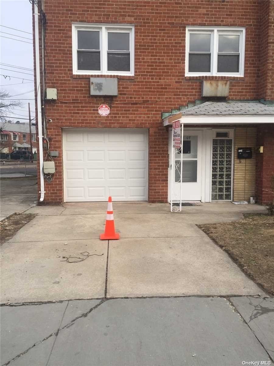 #1 photo, 92-07 242 Nd Street, 皇后区 Bellerose , NY 11426