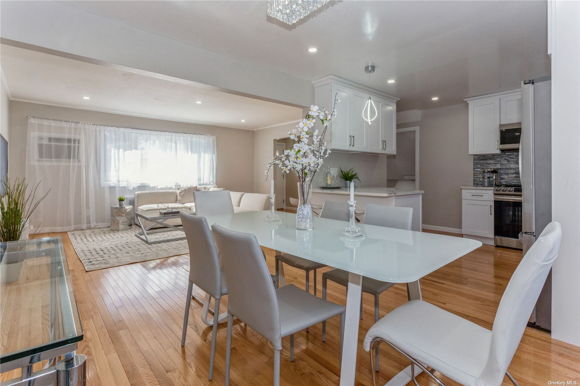 #1 photo, 15 Ford Drive, 長島 Massapequa , NY 11758