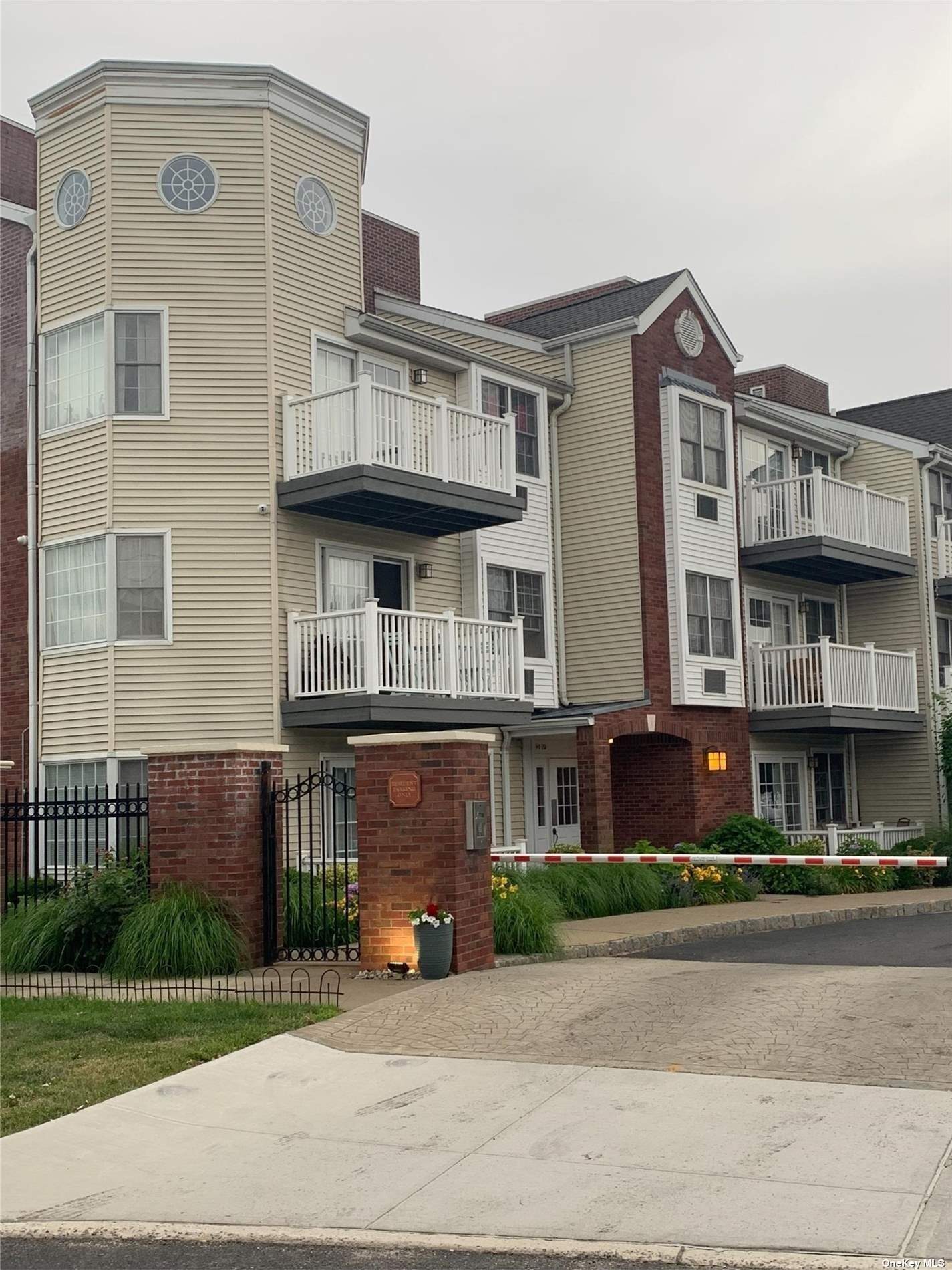 #1 photo, 94-00 Magnolia Court, 皇后区 奥松公园 Ozone Park , NY 11417