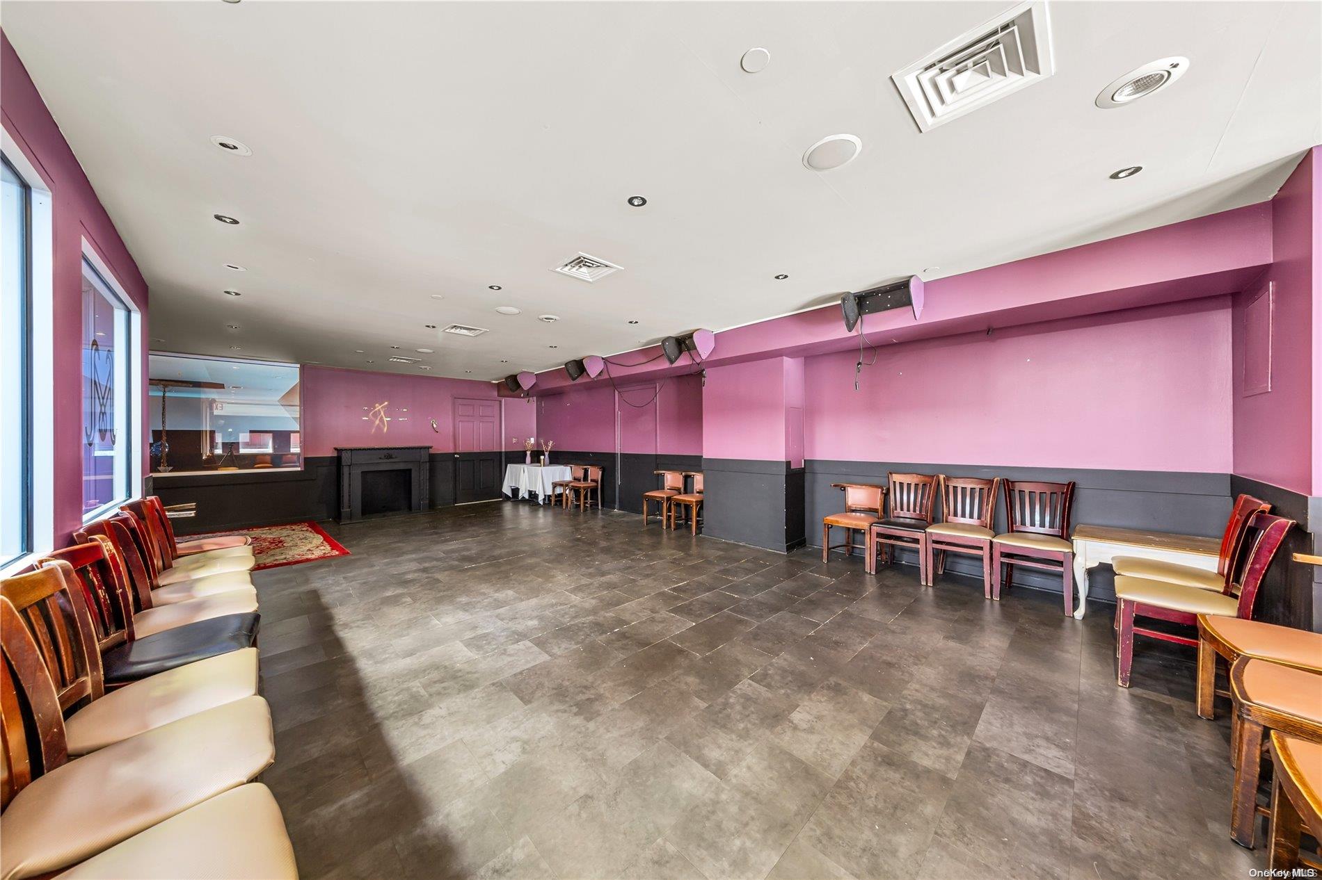 #13 photo, 46-11 Broadway, クイーンズ区 Astoria , NY 11103