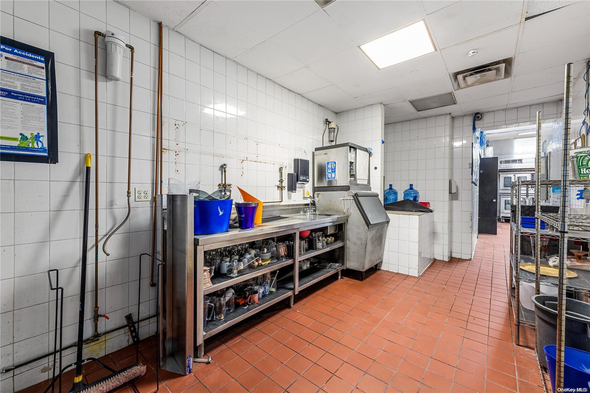 #16 photo, 46-11 Broadway, クイーンズ区 Astoria , NY 11103