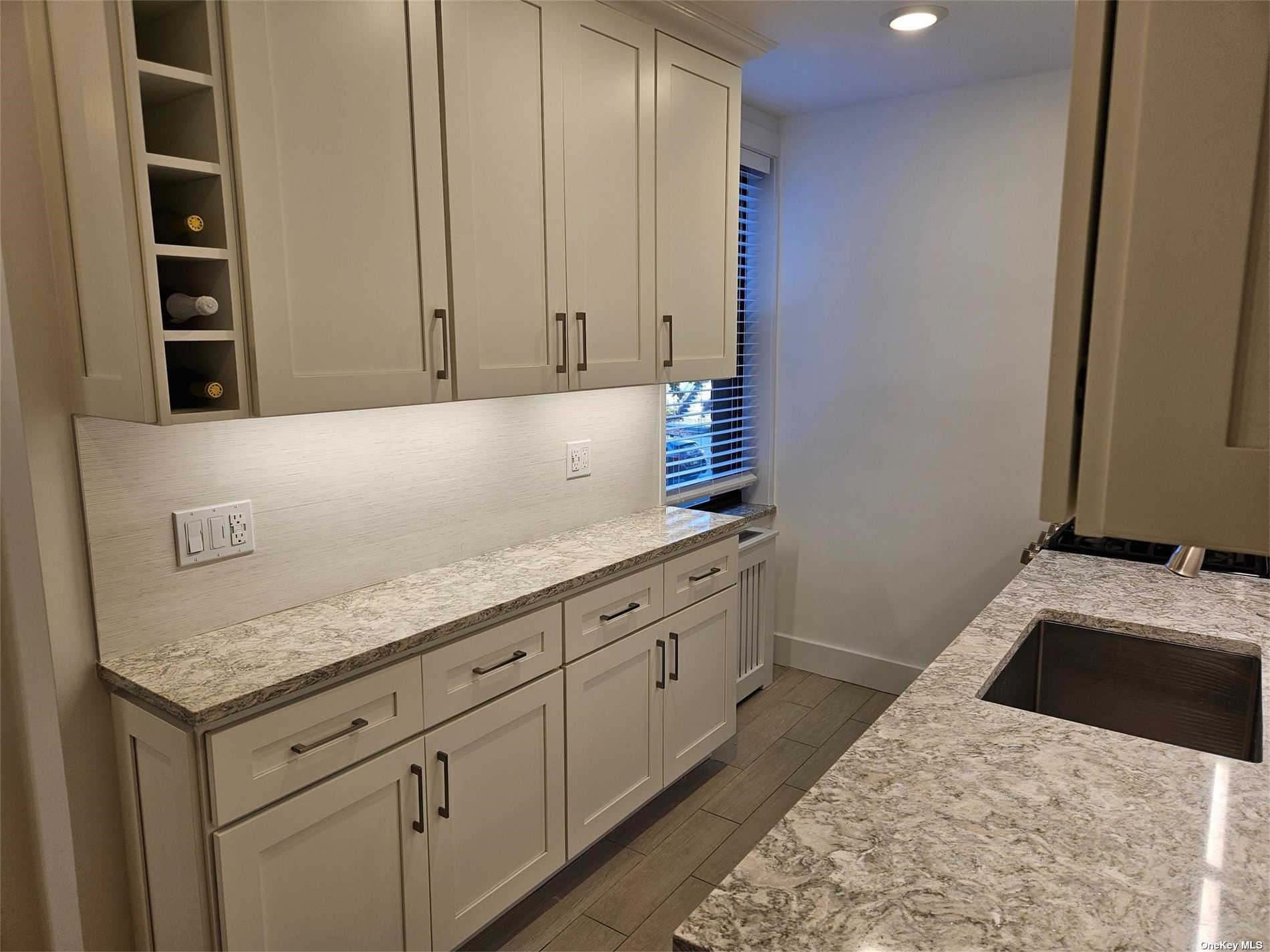 #1 photo, 52-18 39th Avenue, 皇后区 木边 Woodside , NY 11377