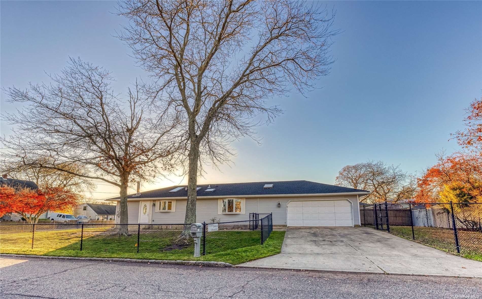 #1 photo, 55 Seymour Drive, 东长岛 Shirley , NY 11967