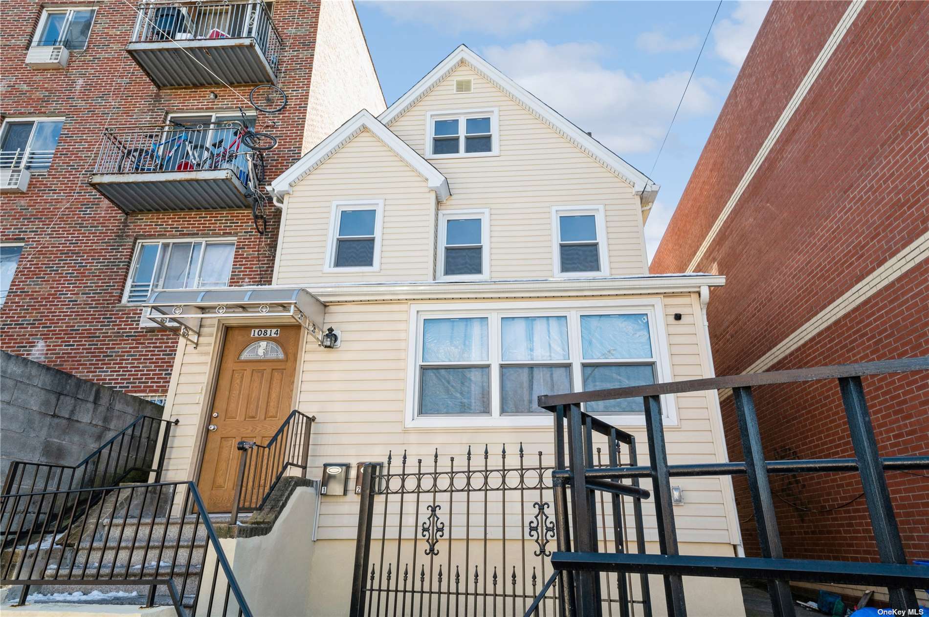 #1 photo, 108-14 37th Avenue, 皇后区 可乐娜 Corona , NY 11368