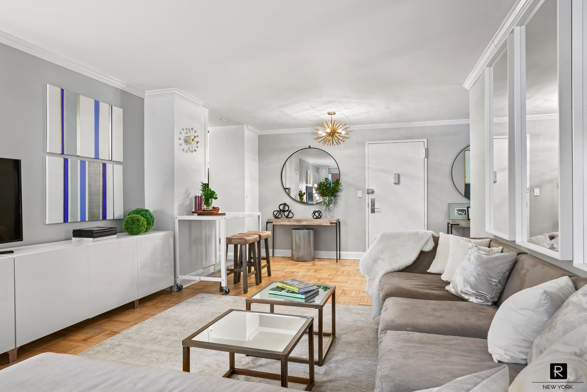 #1 photo, 201 E 21st Street, Gramercy Park , NY 10010