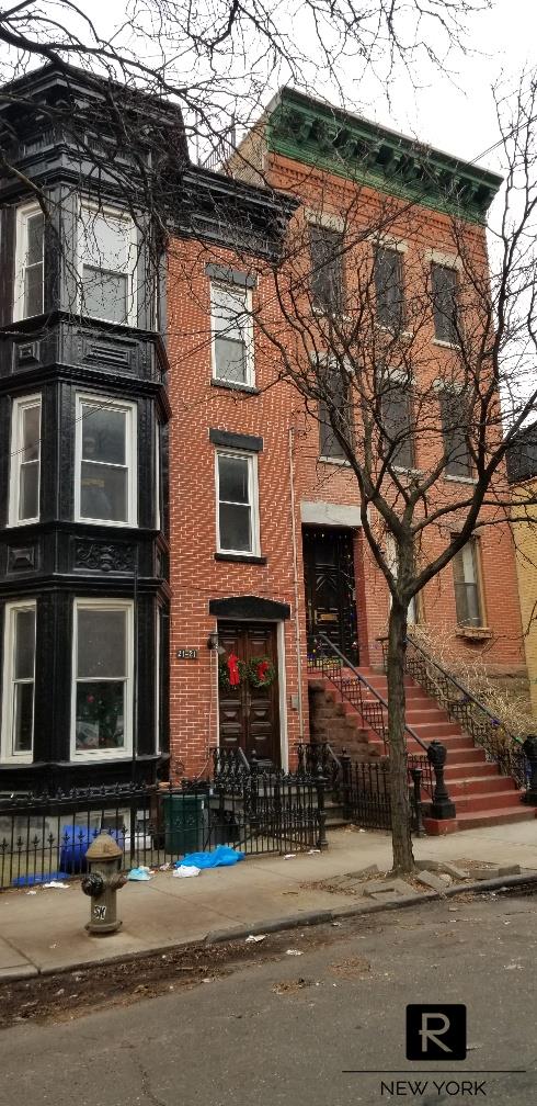 #1 photo, 21-23 45th Road, Court Square , NY 11101