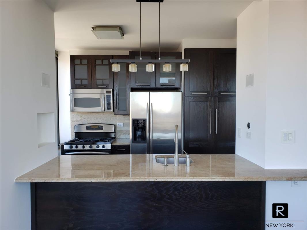 #1 photo, 300 E 85th Street, 맨해튼 Upper East Side , NY 10028