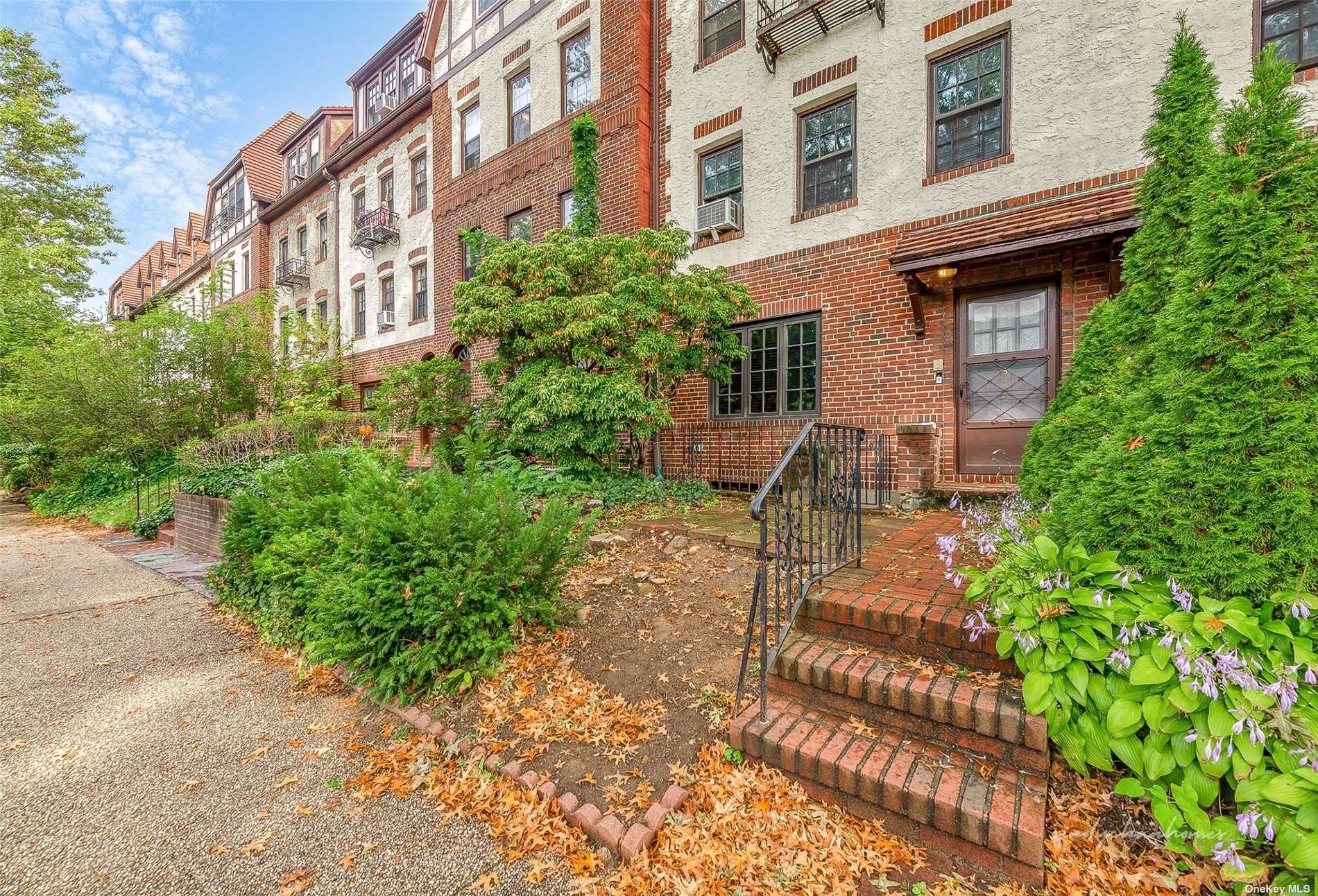 #1 photo, 206 Burns Street, 皇后区 森林小丘 Forest Hills , NY 11375