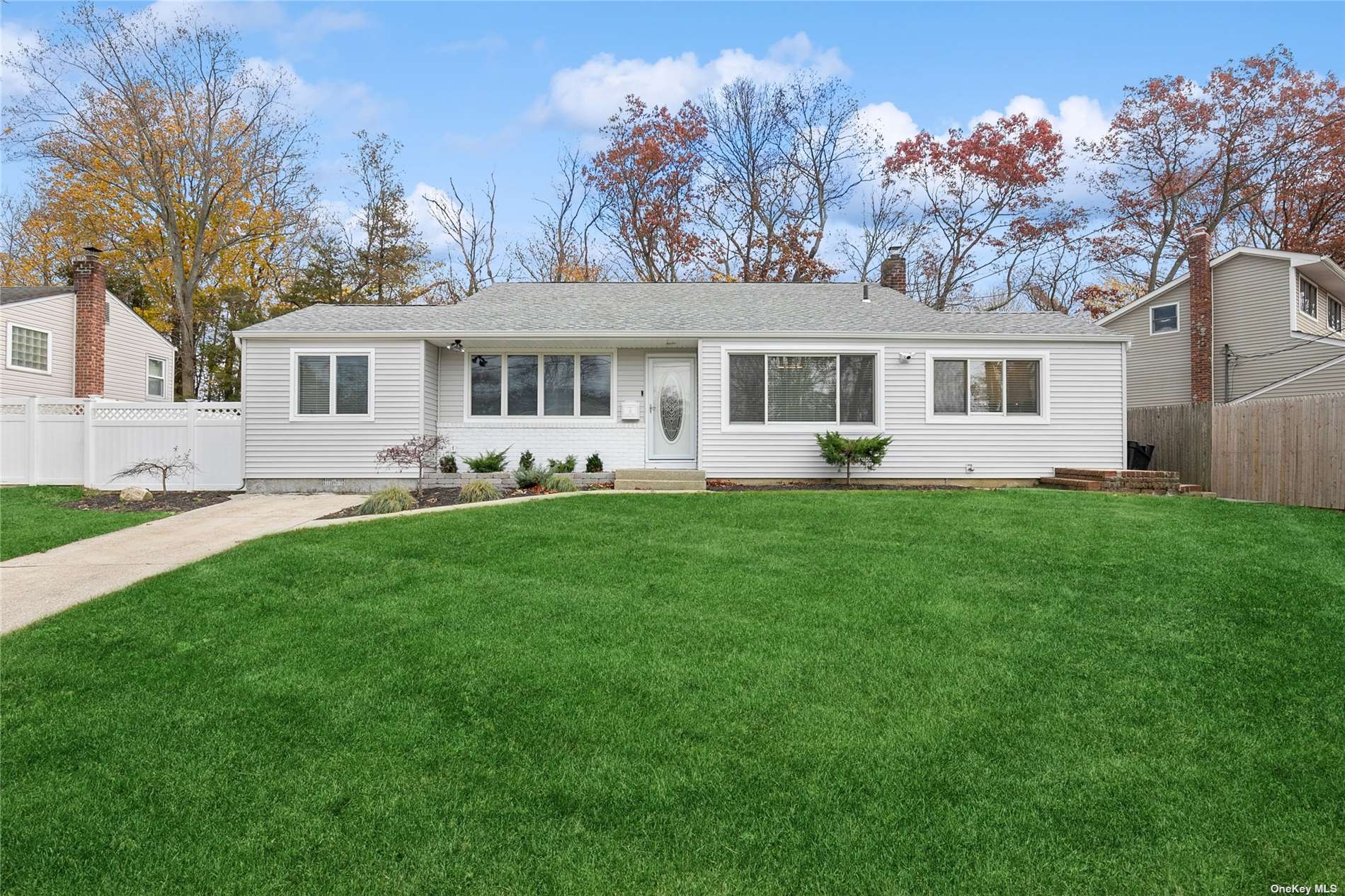 #1 photo, 15 Court Drive, 东长岛 亨廷顿 South Huntington , NY 11746