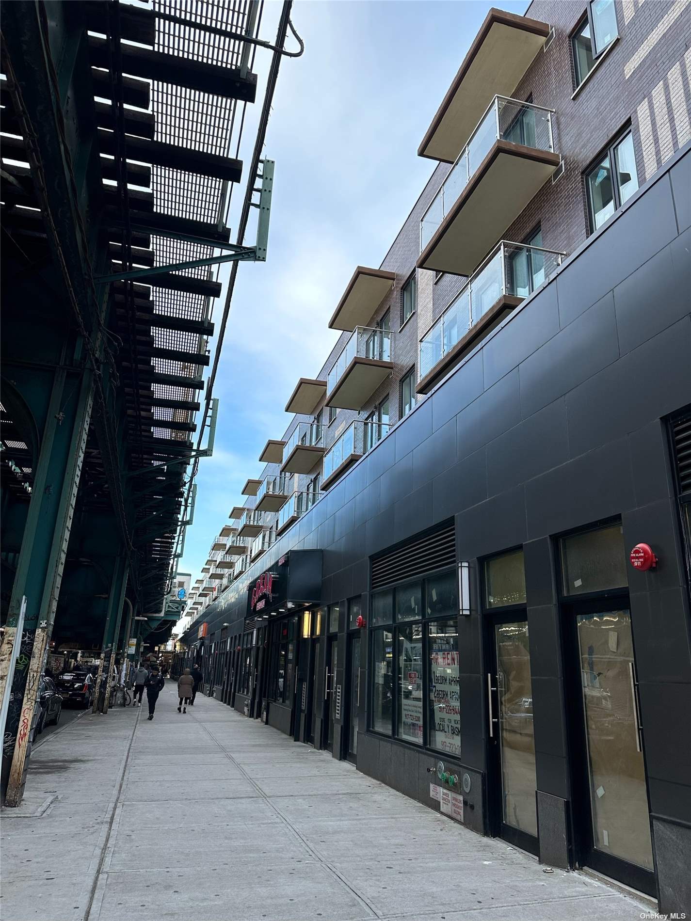 #1 photo, 108-40 Roosevelt Avenue, 皇后区 可乐娜 Corona , NY 11368