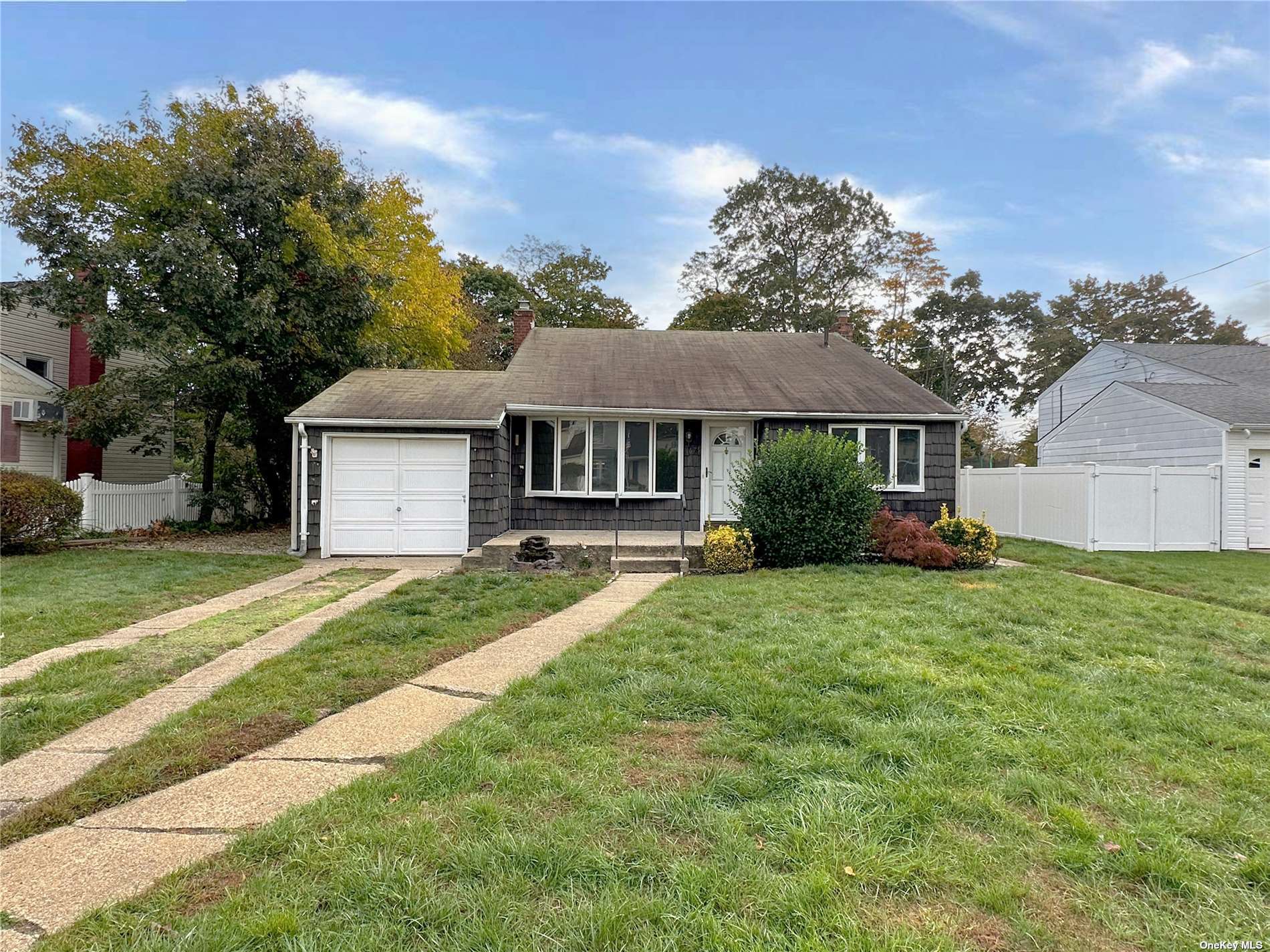 #1 photo, 1679 Queen Street, 长岛 North Bellmore , NY 11710