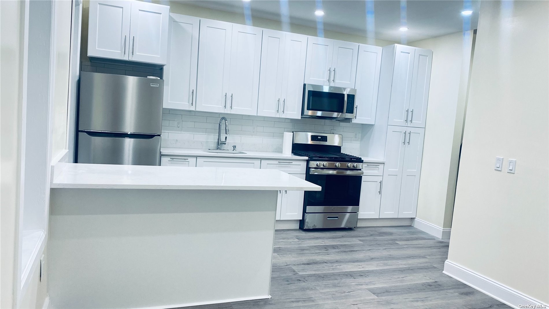 #1 photo, 211 Nichols Avenue, 布鲁克林 Cypress Hills , NY 11208