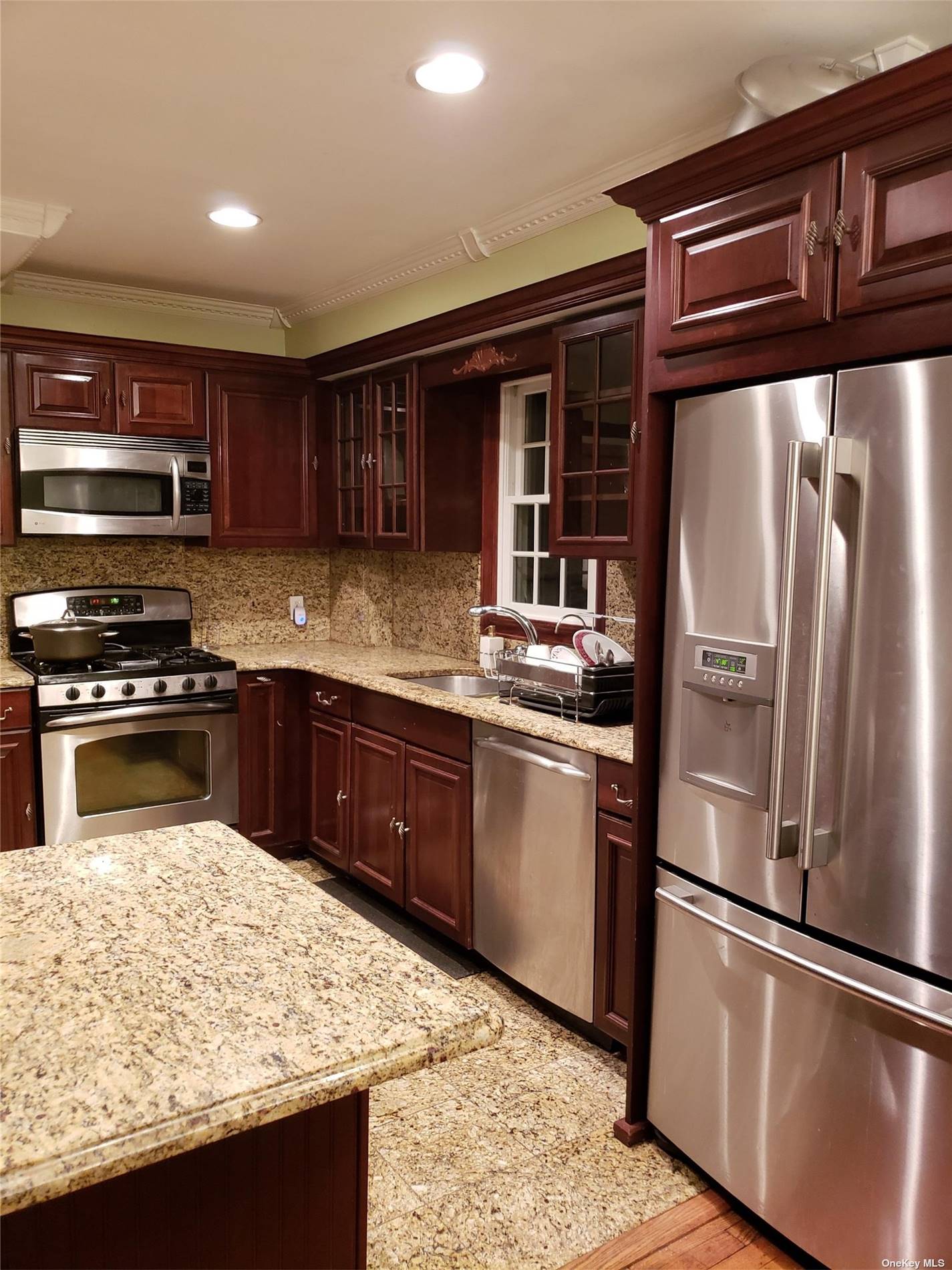 #1 photo, 69-21 182 Street, 皇后区 新鲜草原 Fresh Meadows , NY 11365