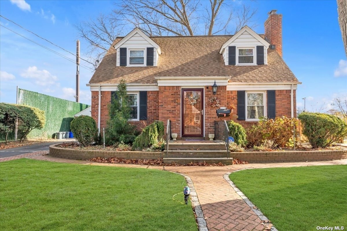 #1 photo, 108 Albermarle Avenue, 长岛 Valley Stream , NY 11580