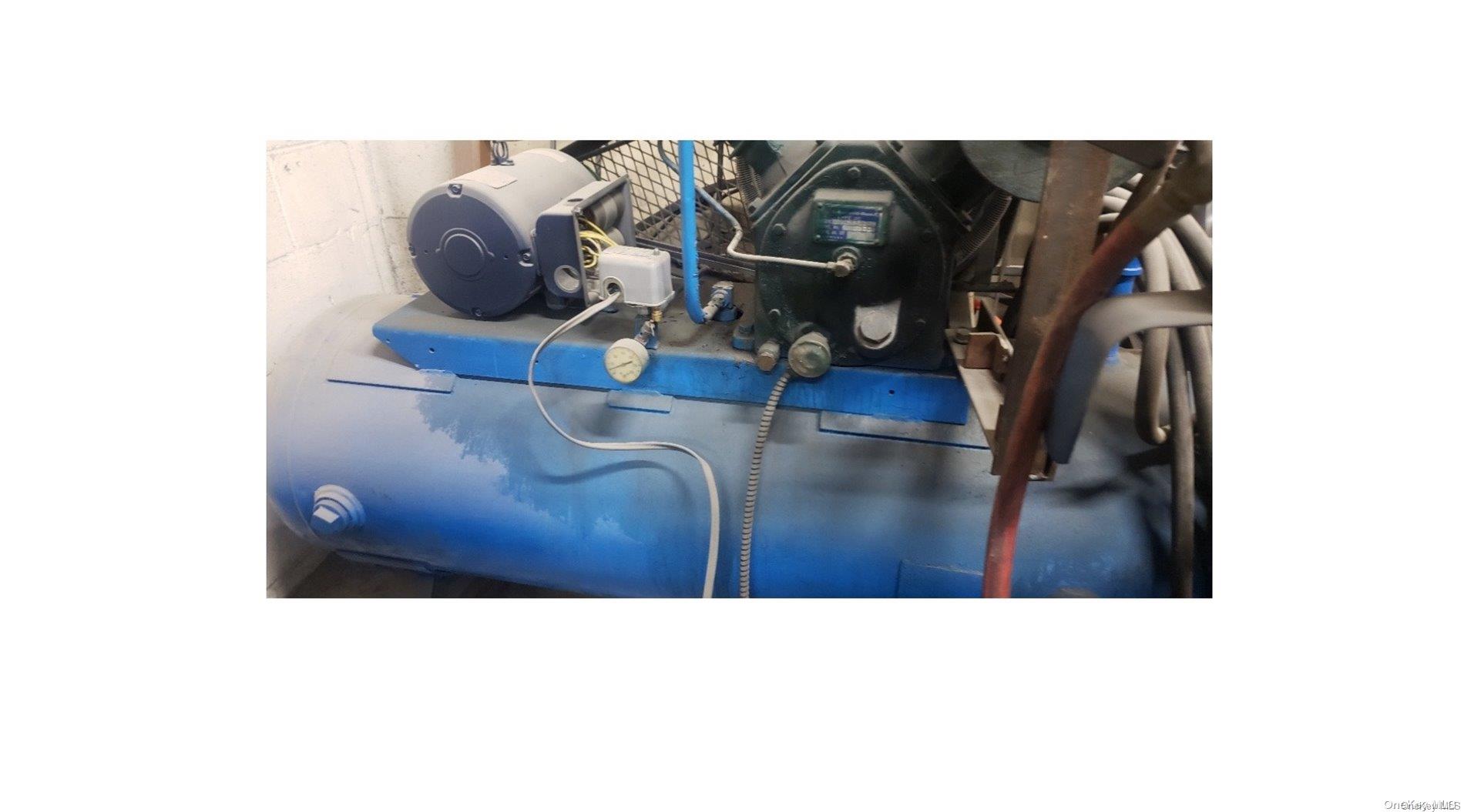 #10 photo, 860 S 1 Street, サフォーク郡 Ronkonkoma , NY 11779