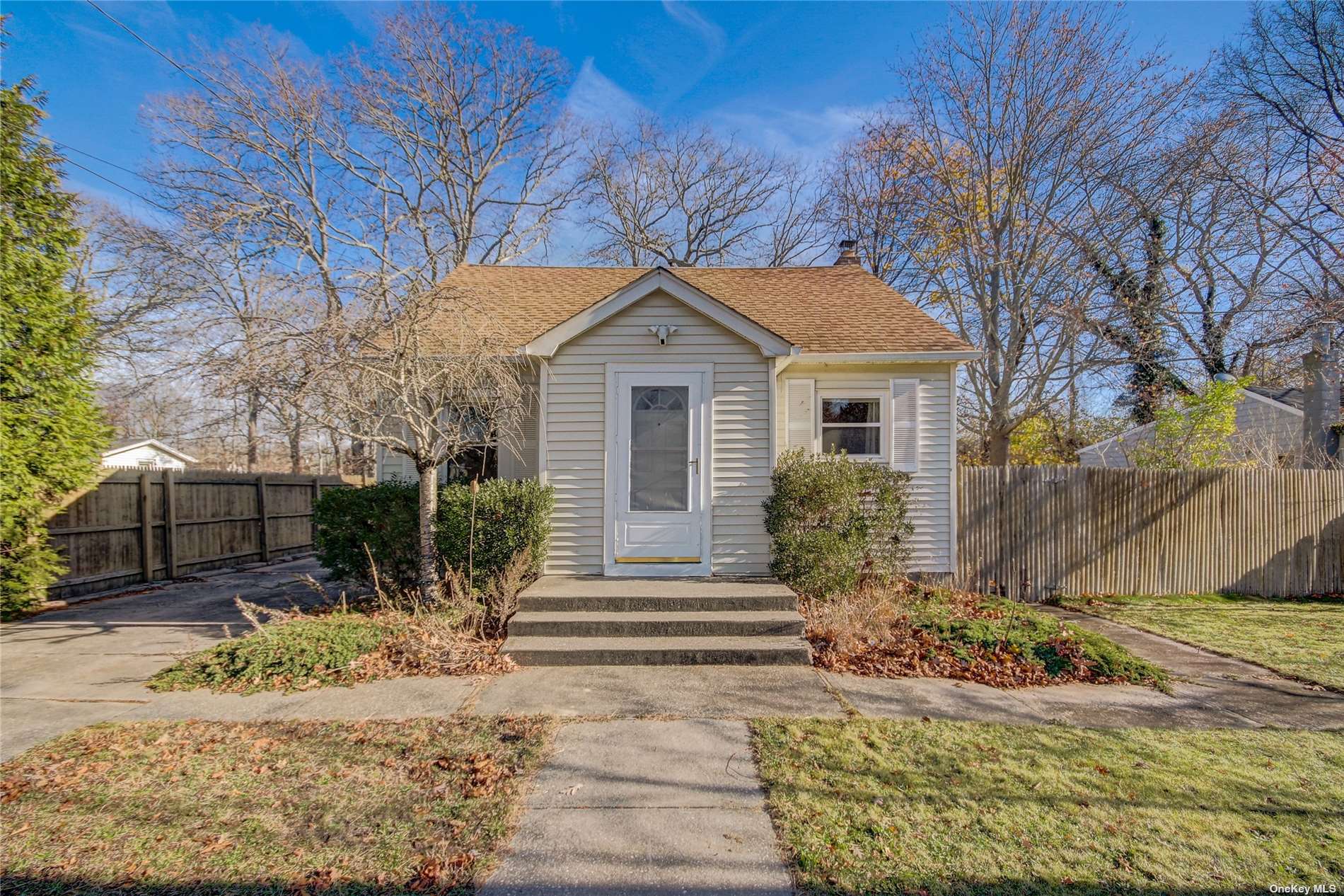 #1 photo, 71 Whittier Drive, 东长岛 Mastic Beach , NY 11951