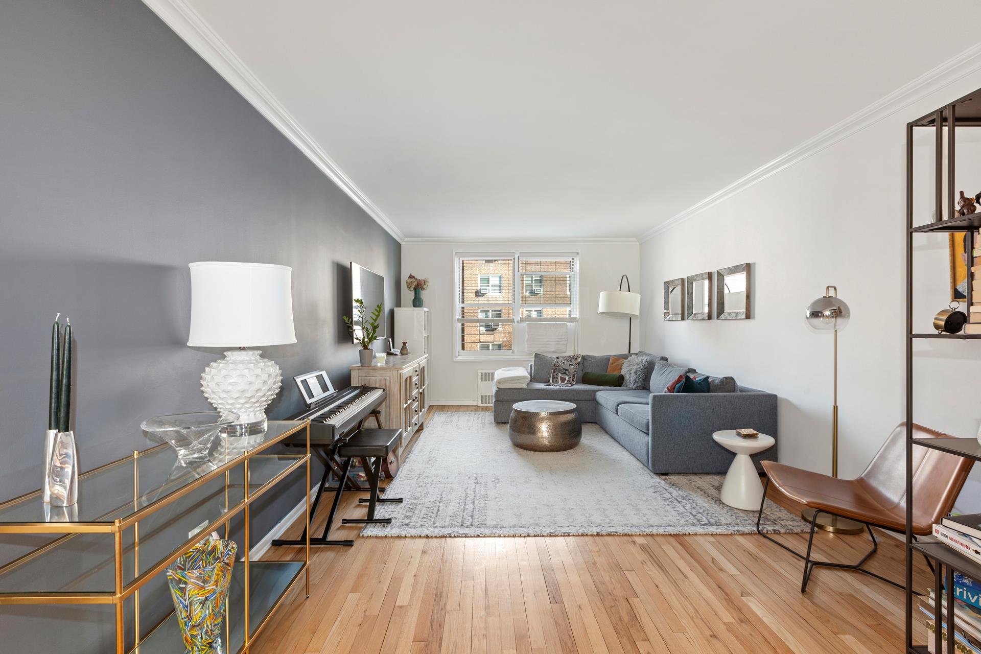 #1 photo, 112-20 72ND DRIVE, 皇后区 森林小丘 Forest Hills , NY 11375