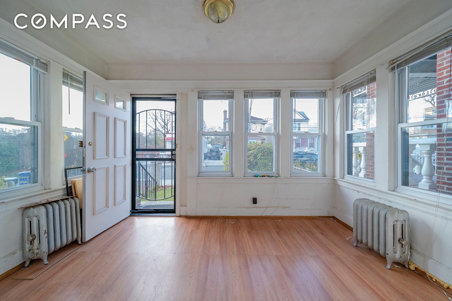 #1 photo, 283 E 42nd Street, 东夫拉特布什 East Flatbush , NY 11203