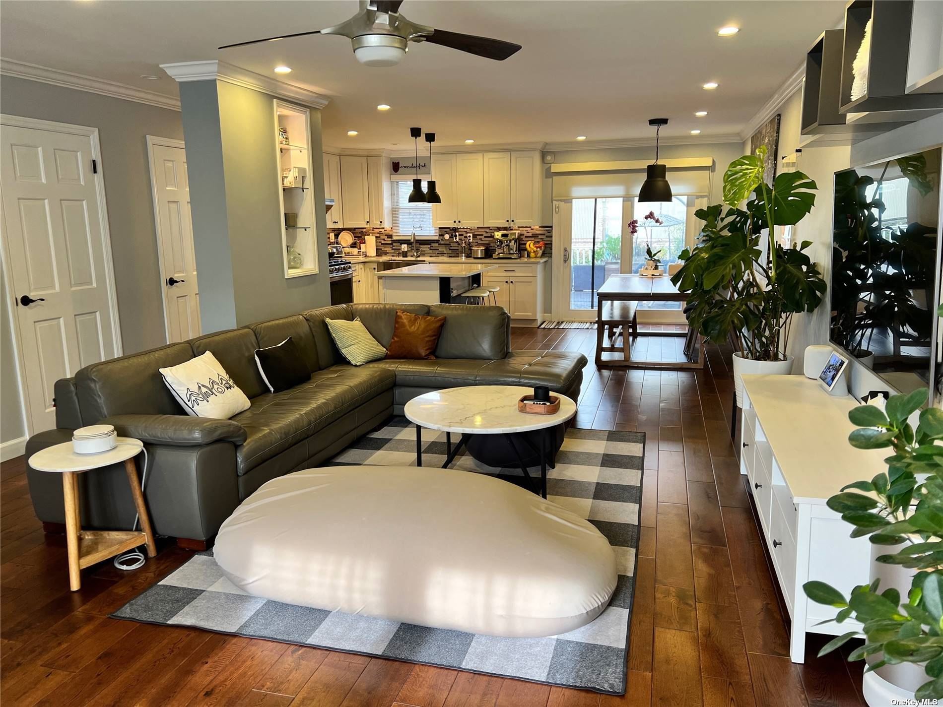 #1 photo, 240-21 66th Avenue, 皇后区 道格拉斯顿 Douglaston , NY 11362