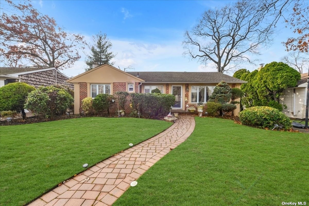 #1 photo, 1669 Pershing Street, 长岛 Valley Stream , NY 11580