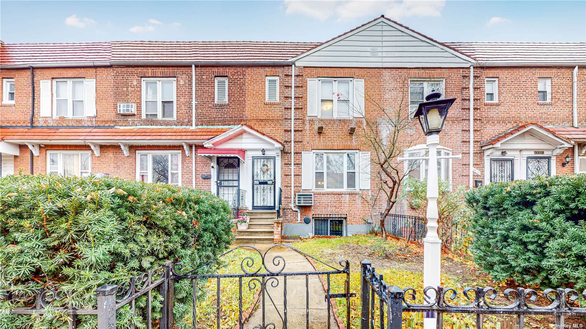 #1 photo, 32-07 77th Street, 皇后区 艾姆赫斯特 East Elmhurst , NY 11370