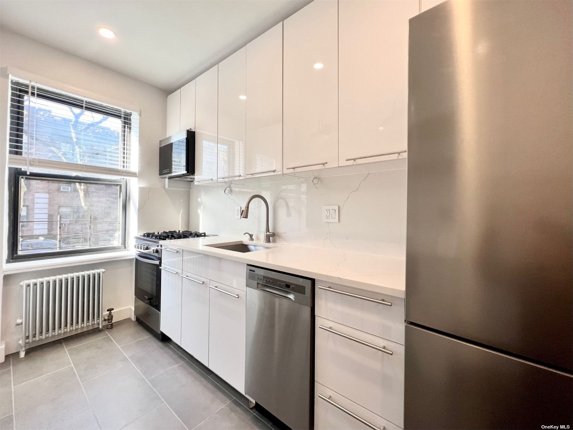 #1 photo, 22-09 76 Street, 皇后区 艾姆赫斯特 East Elmhurst , NY 11370