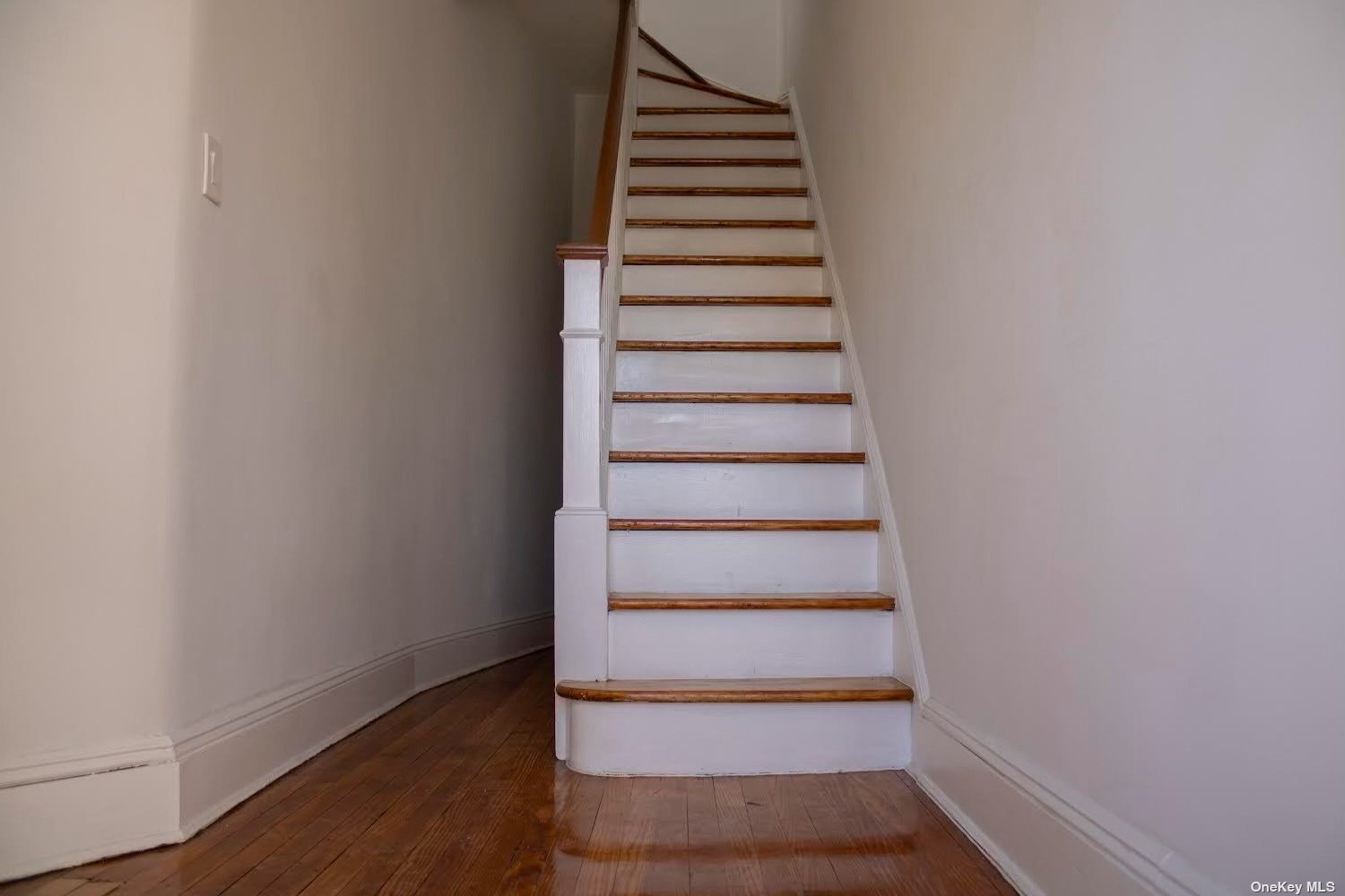 #1 photo, 61-29 Cooper Avenue, 皇后区 Glendale , NY 11385