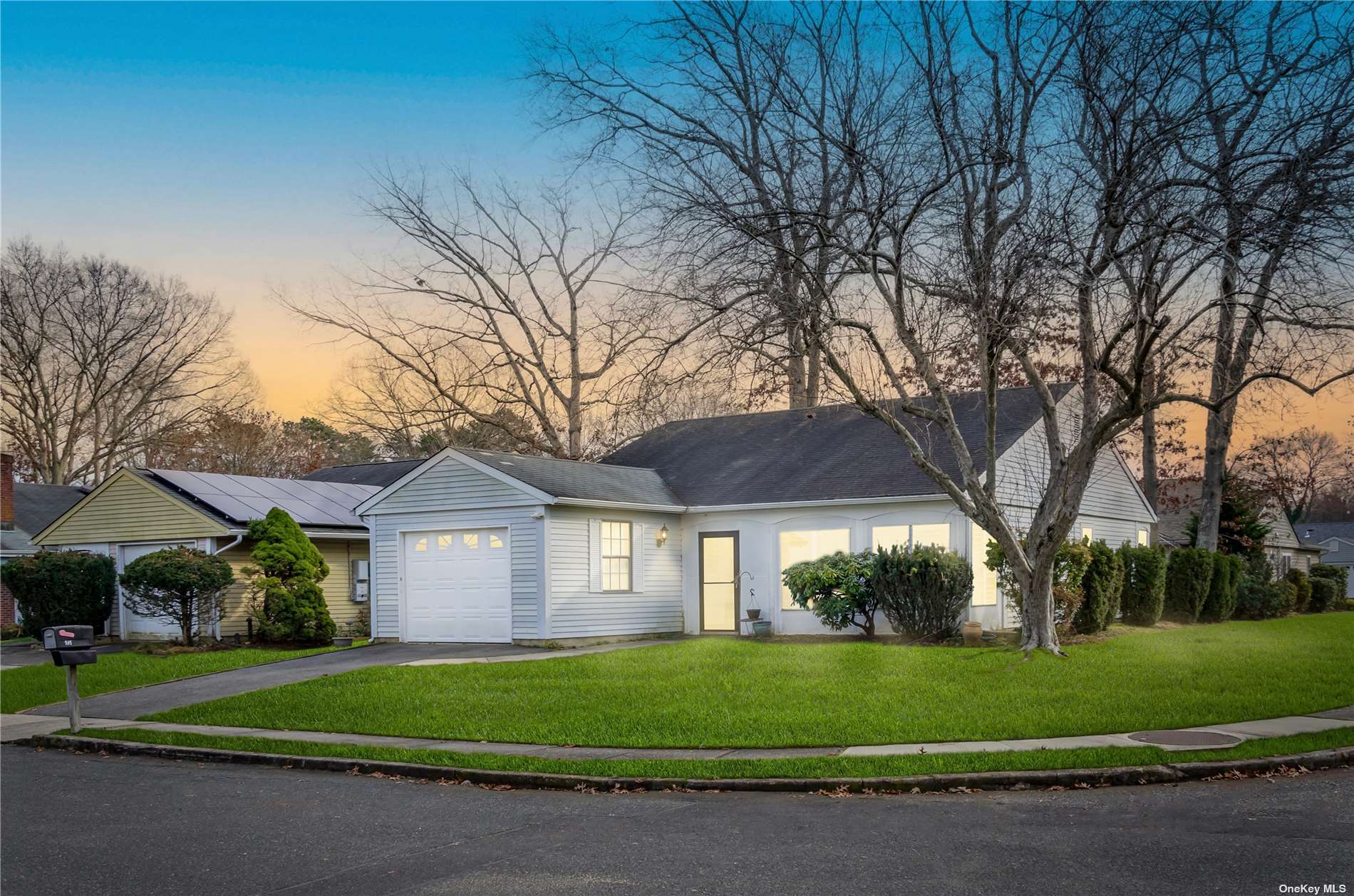 #1 photo, 191 Kingston Drive, サフォーク郡 Ridge , NY 11961