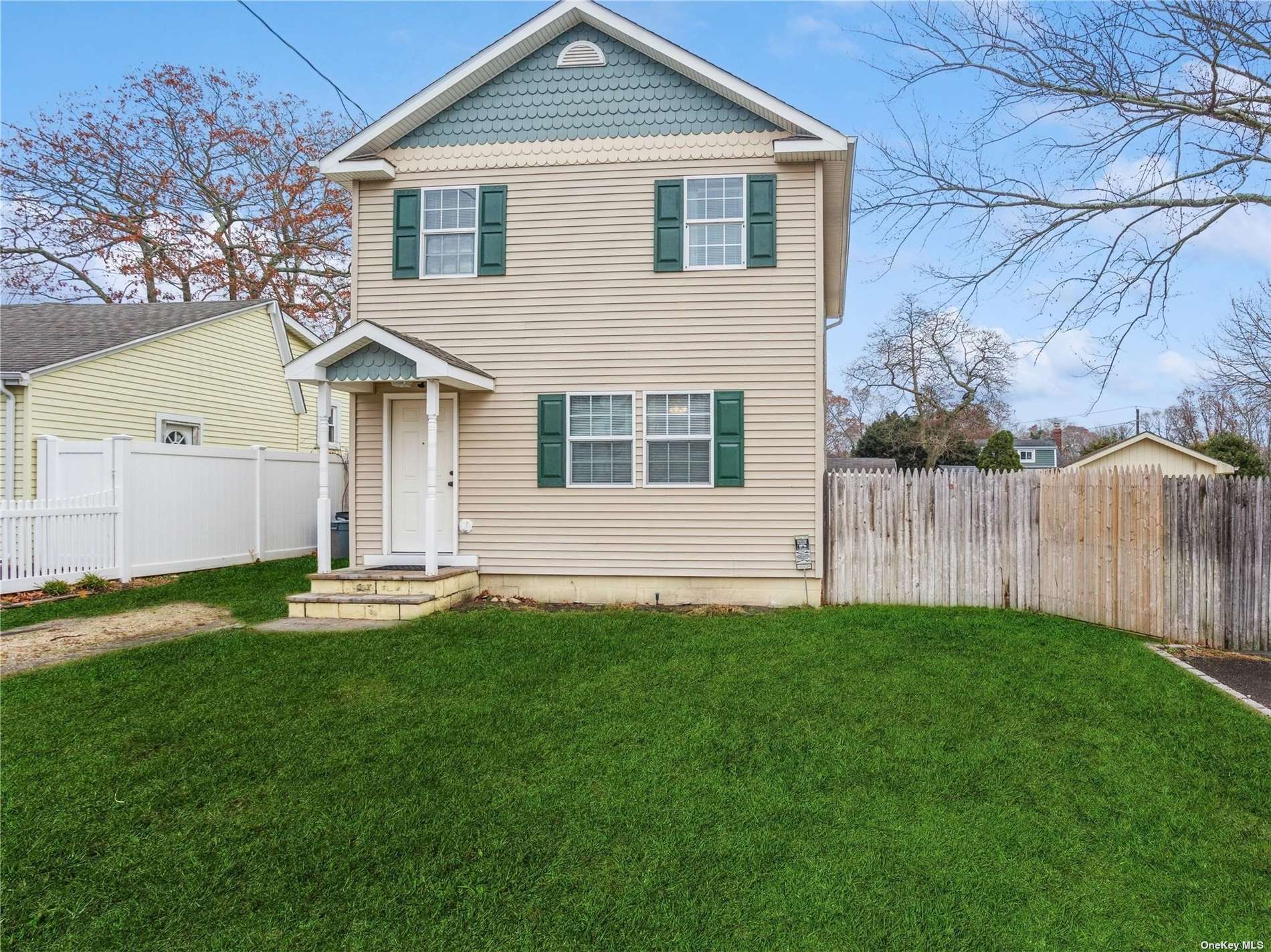 #1 photo, 31 Denton Street, 东长岛 Patchogue , NY 11772