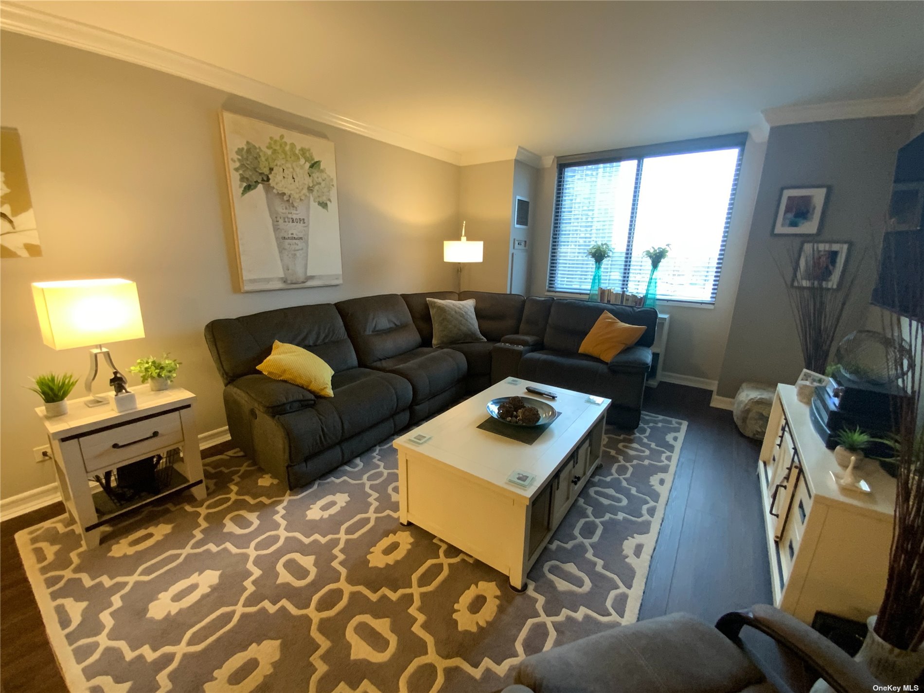 #1 photo, 27110 Grand Central Parkway, 皇后区 花卉园 Floral Park , NY 11005