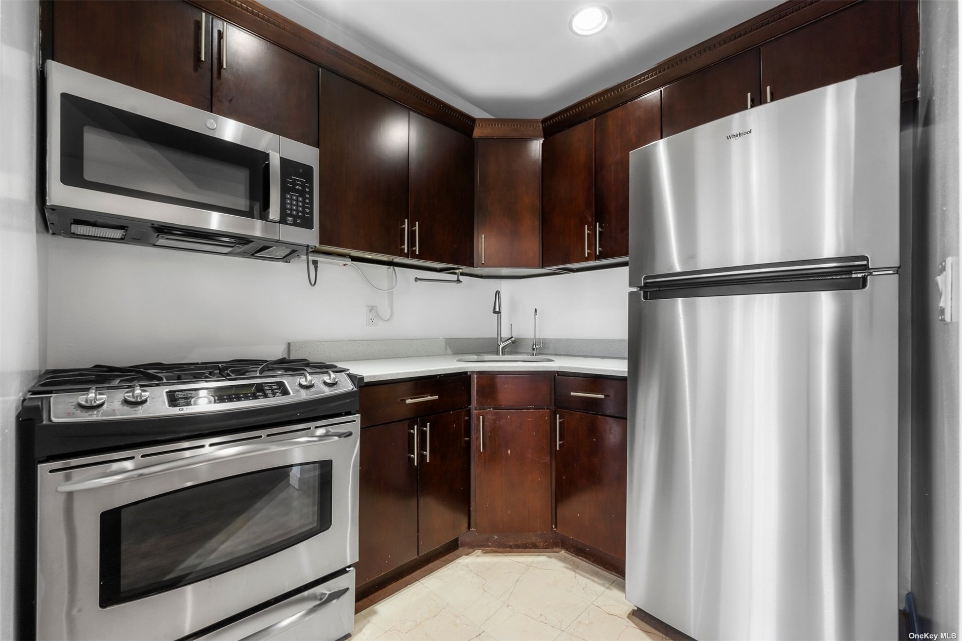 #1 photo, 24-24 96th Street, 皇后区 艾姆赫斯特 East Elmhurst , NY 11369