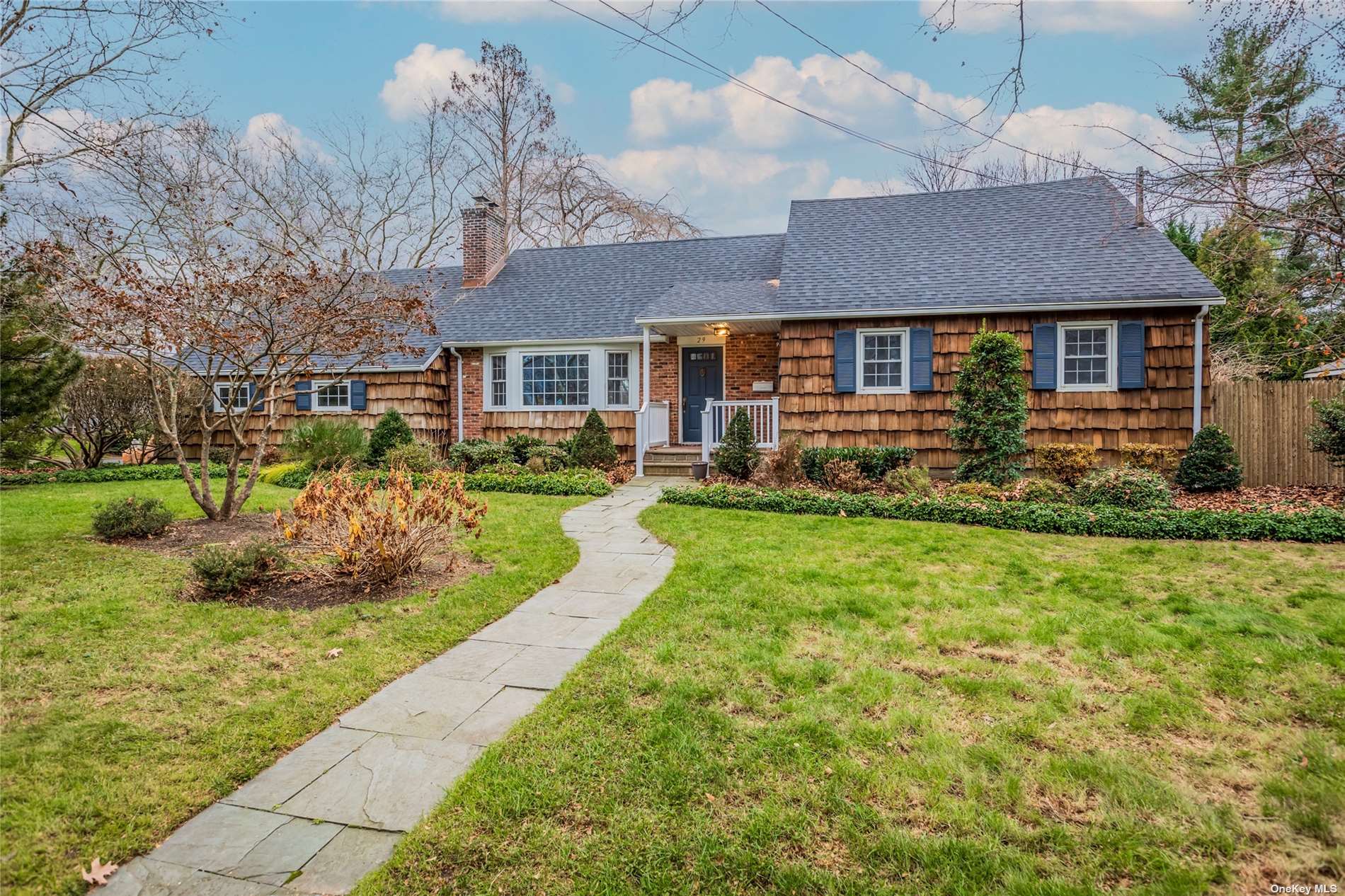 #1 photo, 29 Strawberry Lane, سوفولك Huntington , NY 11743