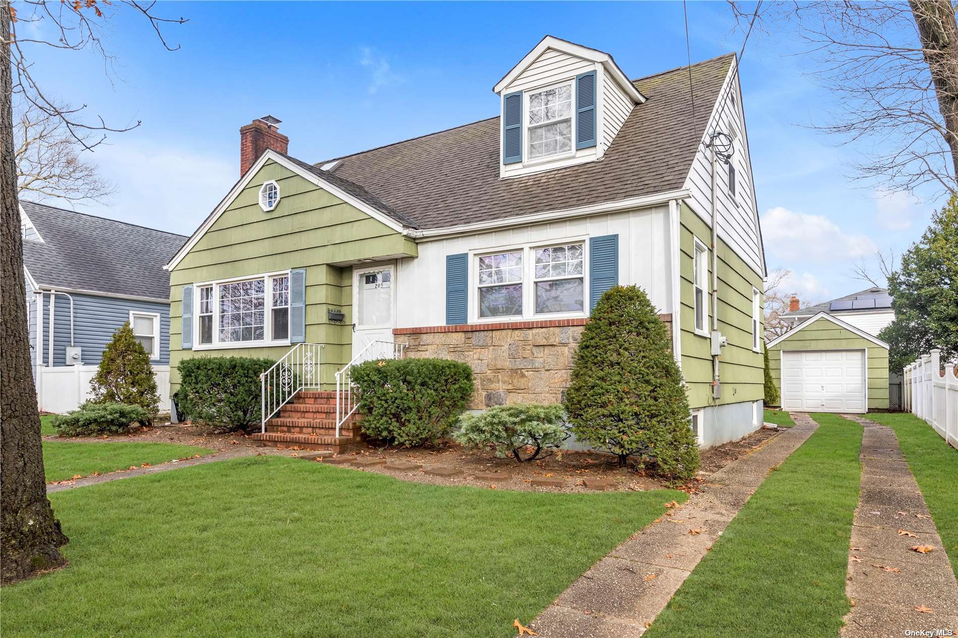 #1 photo, 205 E Dover Street, ナッソー郡 Valley Stream , NY 11580