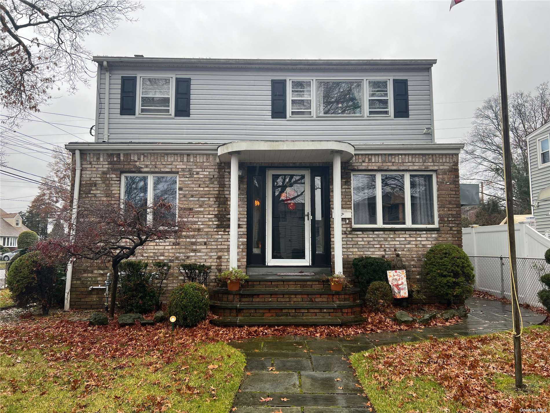 #1 photo, 17 Broadmoor Lane, নাসাউ কাউন্টি Westbury , NY 11590