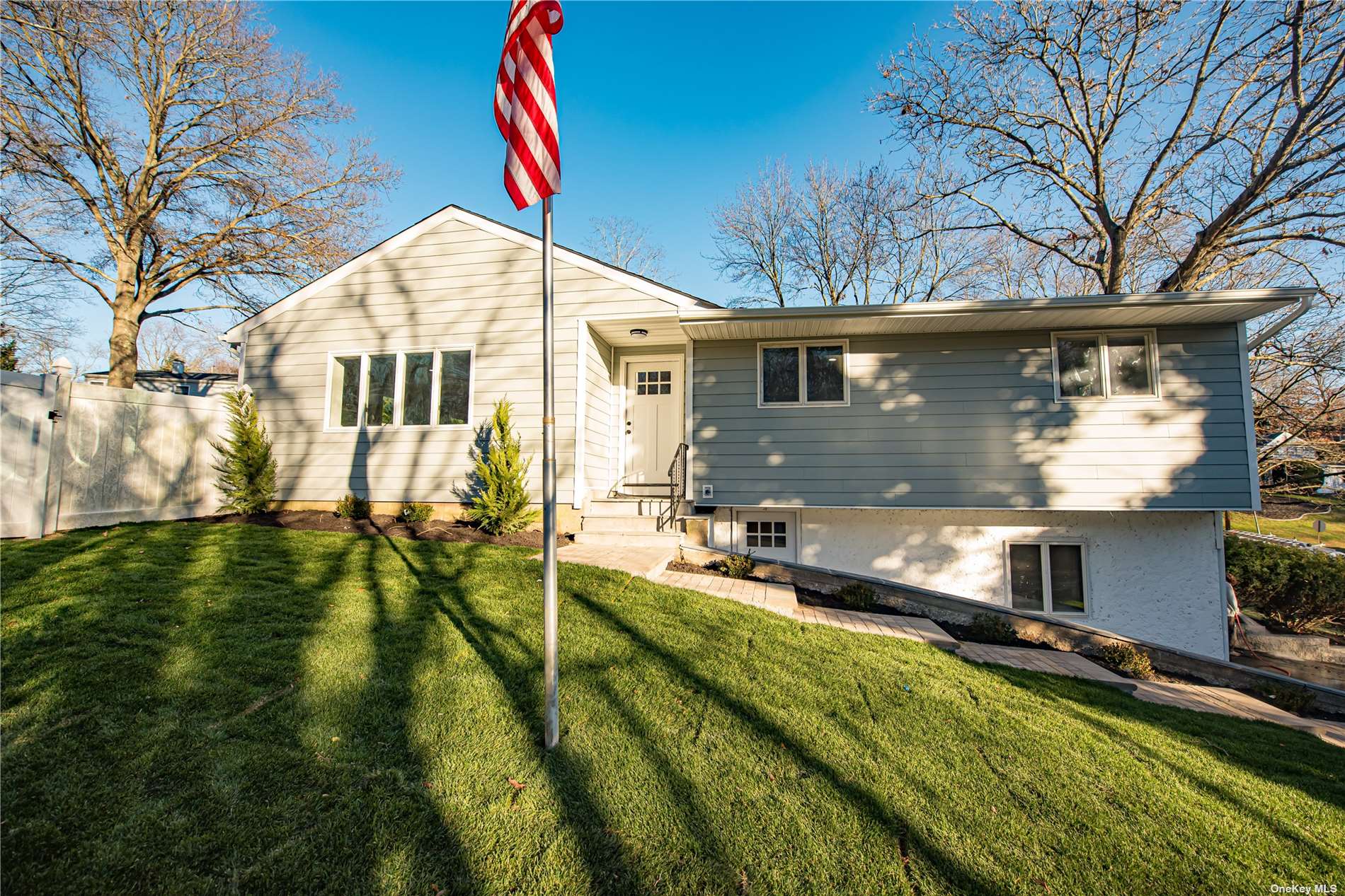 #1 photo, 125 St. Johnland Road, Smithtown , NY 11787