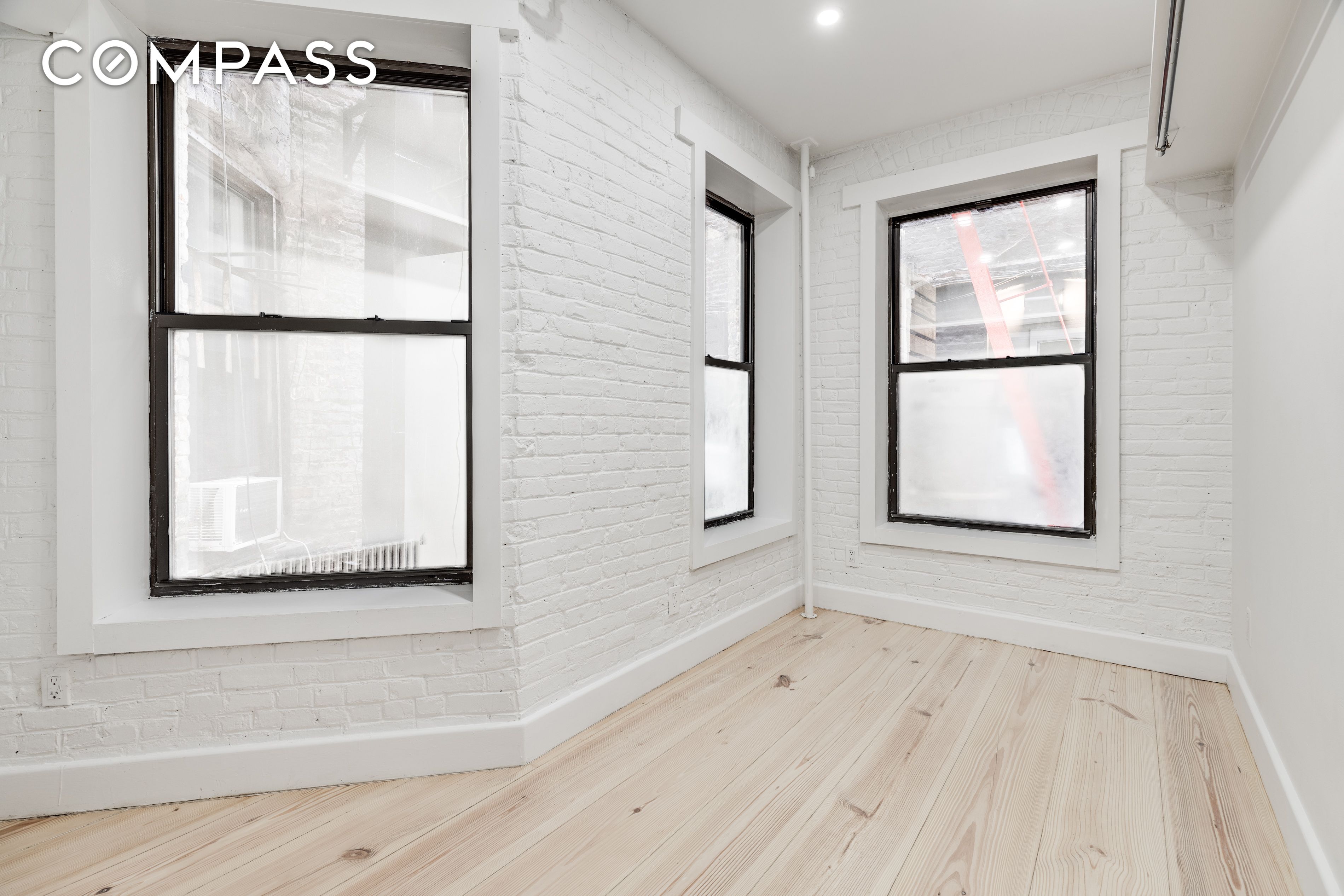 #1 photo, 105 MacDougal Street, ম্যানহাটন Greenwich Village , NY 10012